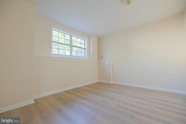 Building Photo - 12866 Hyannis Ln