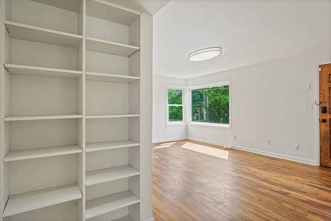 Building Photo - 6522 16th Ave SW