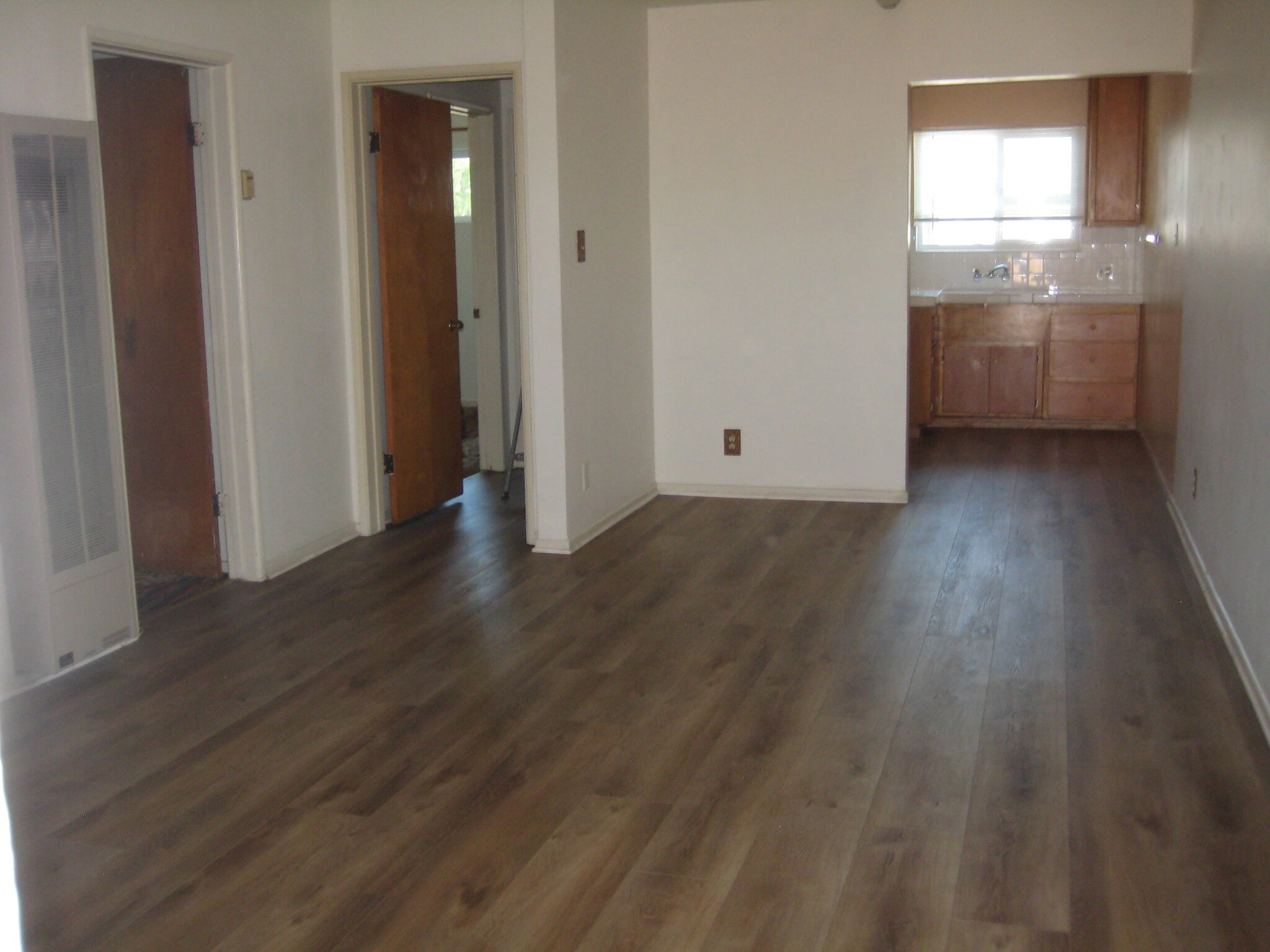 Living/Dinning room - 467 S Downey Rd