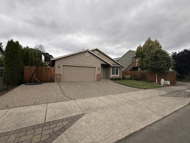 Building Photo - CLASSIC CLACKAMAS