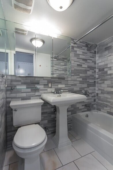 Building Photo - 3 W 103rd St