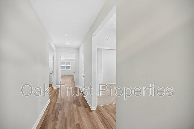 Building Photo - 216 Sarcoxie Rd