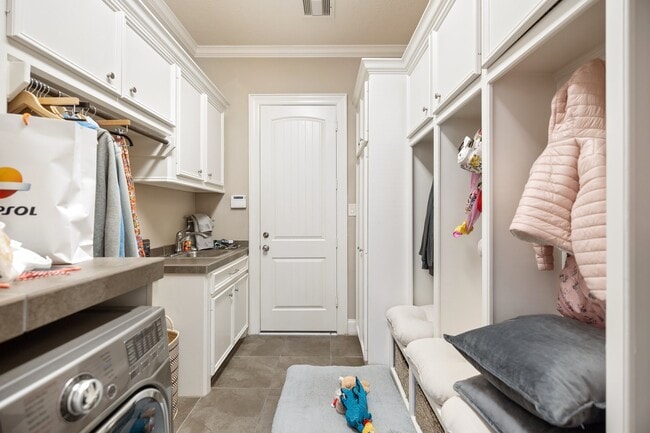 Building Photo - 21603 Christopher Lake Ct