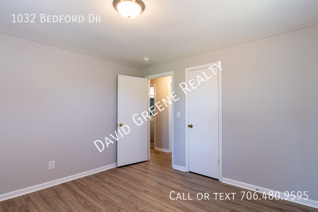 Building Photo - 1032 Bedford Dr