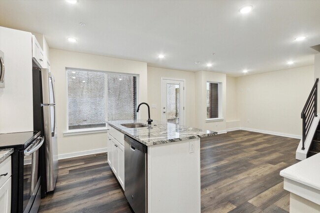 Building Photo - 1330 N 15th St