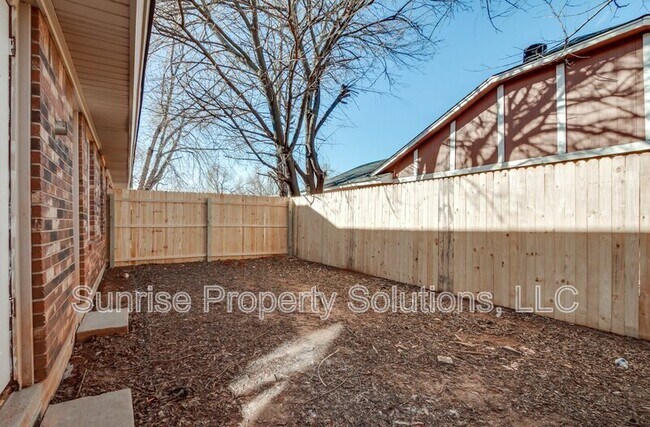Building Photo - 4713 Love Dr