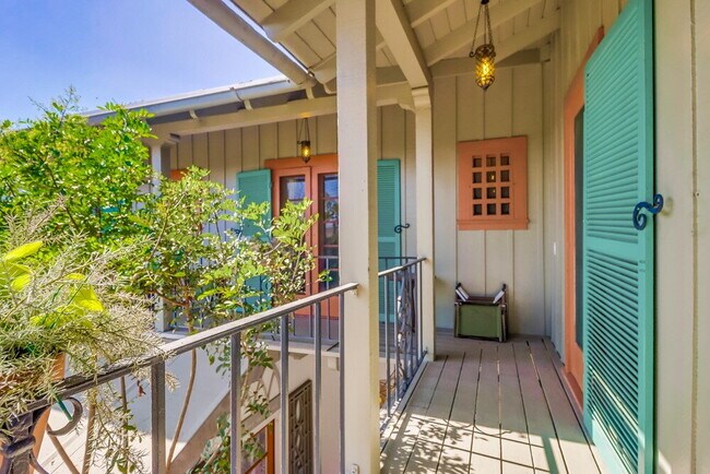 Building Photo - ROOM FOR RENT in beautiful Point Loma cust...