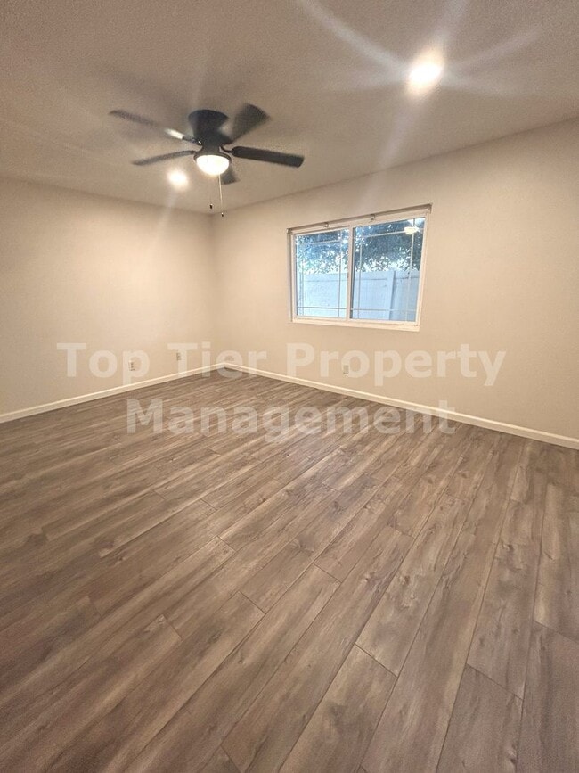 Building Photo - Beautiful 4 Bed/2 Bath House in Central Oceanside - Available 01/02***