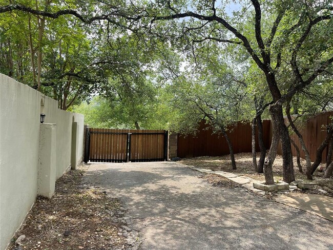 Building Photo - 110 S Cuernavaca Dr