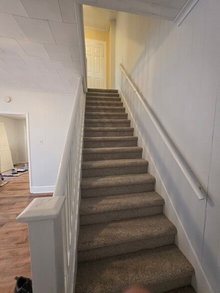 stairs - 611 Moir Ct