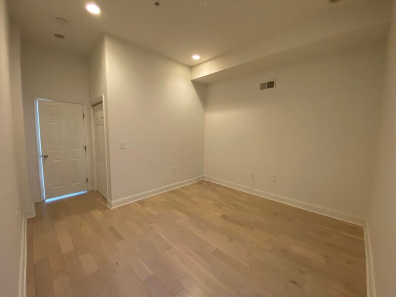 Building Photo - 1213 Noble St