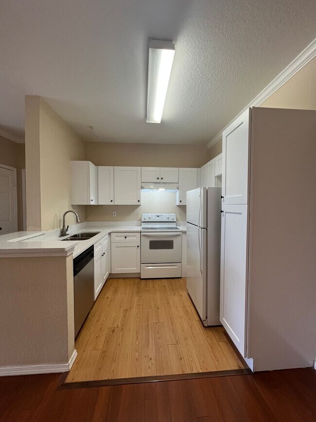 Building Photo - 2 BEDROOM 1 BATH CONDO REMODELED available...
