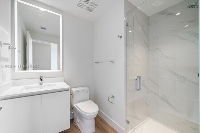 Building Photo - 700 NE 24th St