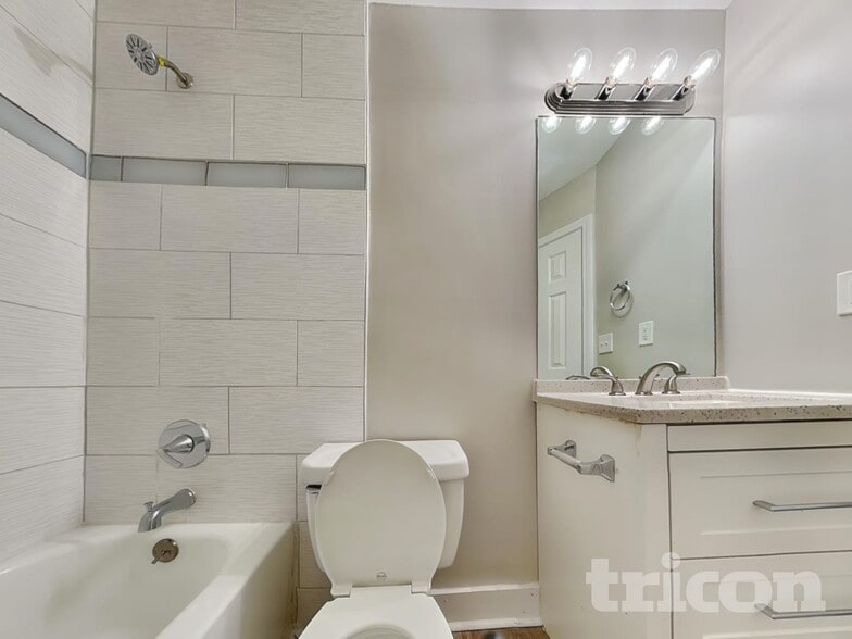 Building Photo - 4050 Monarch Dr