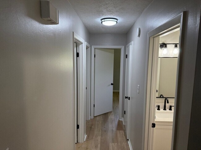 Building Photo - Renovated Rocky Hill Home
