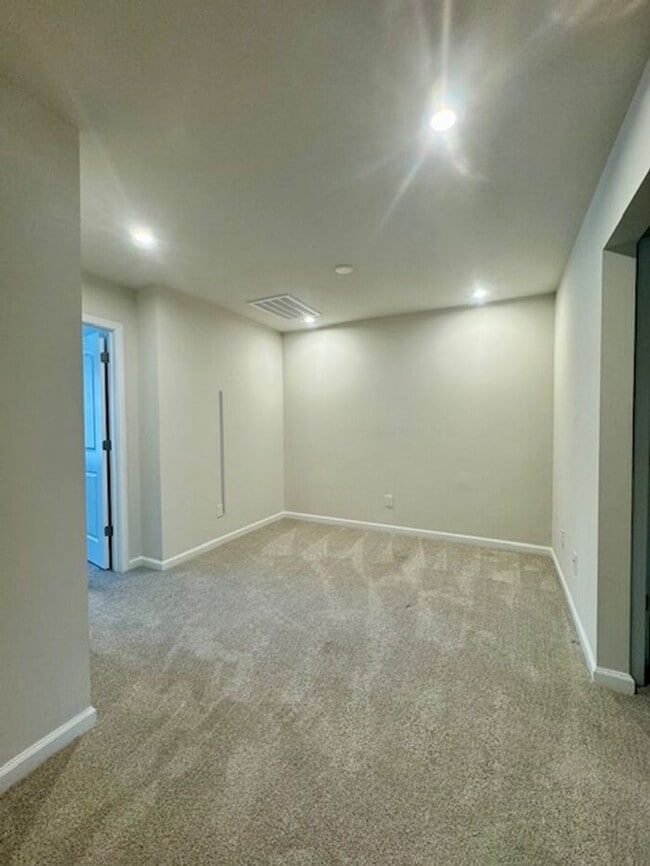 Building Photo - 3BR/2.5BA w/ Quartz Kitchen + Garage in North Charlotte