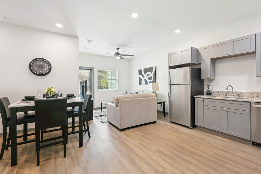 Primary Photo - The Vues Apartments
