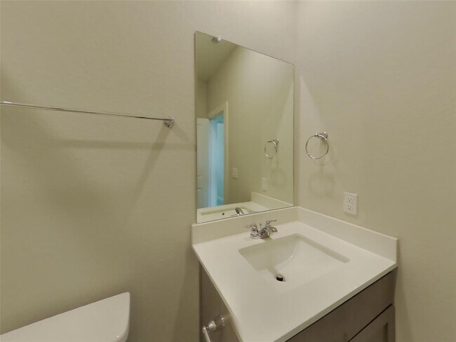Building Photo - 557 Raglands Rd
