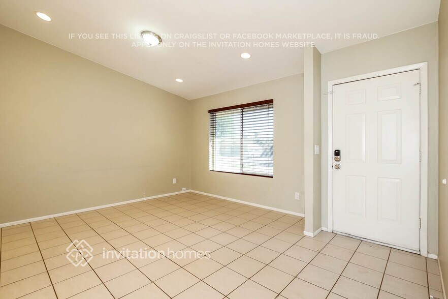 Building Photo - 5634 W Altadena Ave
