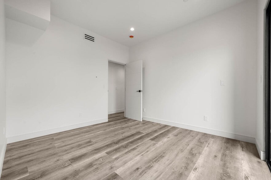 Building Photo - 1920 S Sherbourne Dr