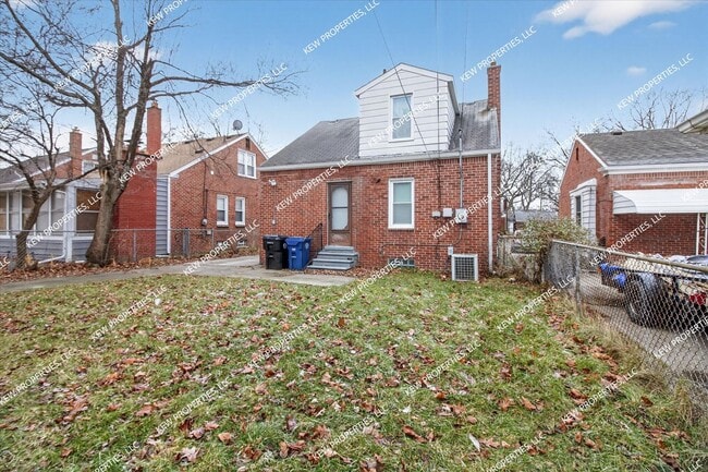 Building Photo - Lovely 3-Bedroom, 1.5-Bathroom Brick Bungalow for Rent in Redford Twp.!