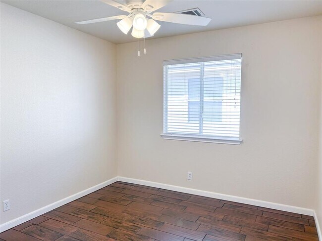 Building Photo - 311 Pentire Way