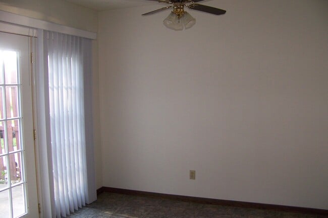 Building Photo - 111 Pin Oak Dr