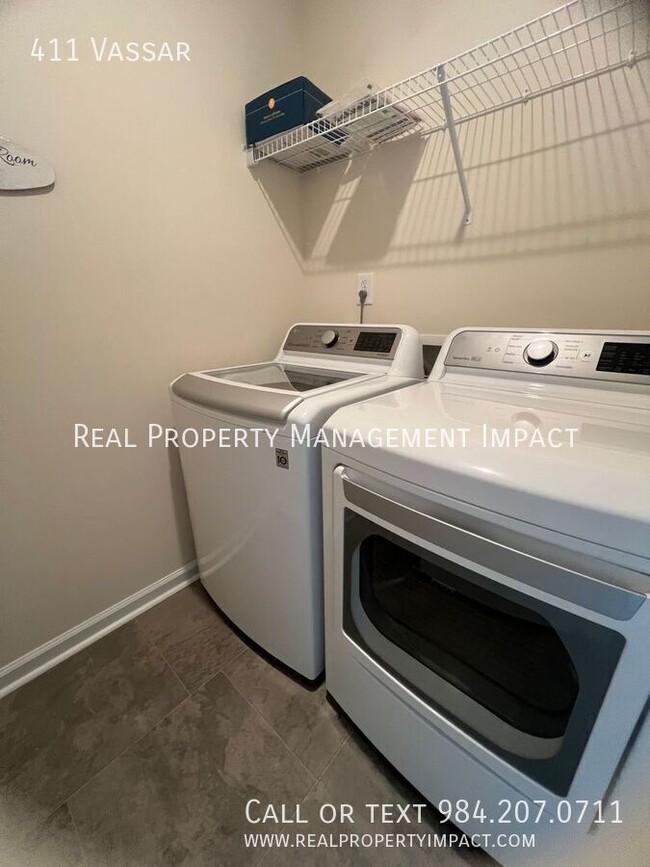 Building Photo - 411 Vassar-