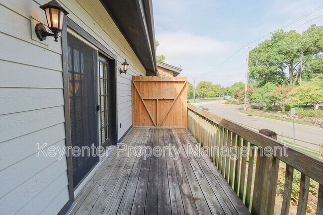 Building Photo - 1505 Riverside Dr
