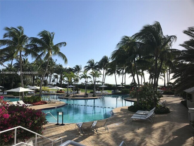 Building Photo - 100 South Pointe Dr