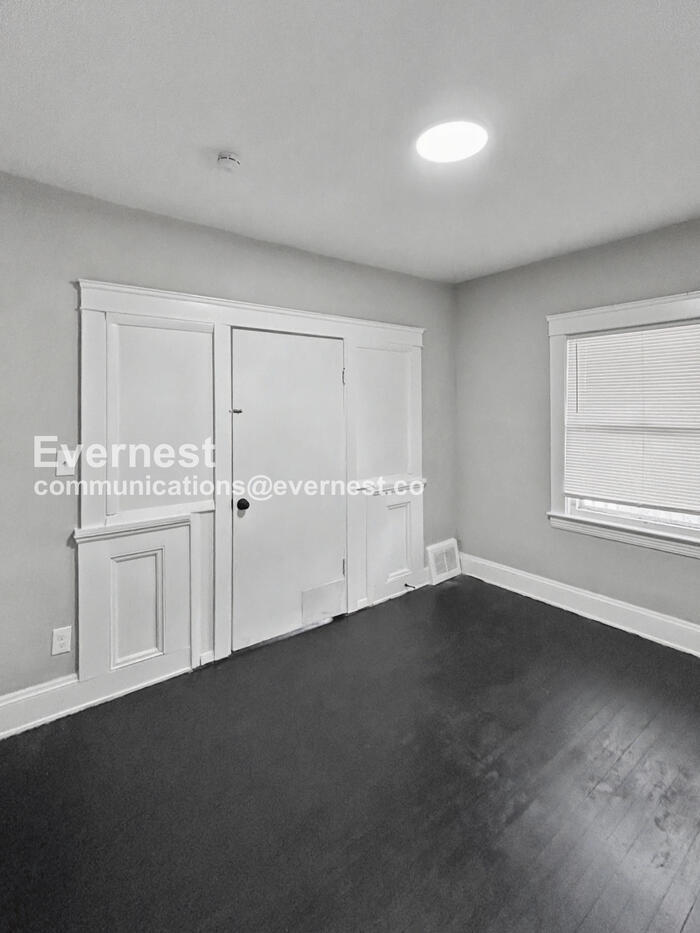 Building Photo - 2932 E 118th St