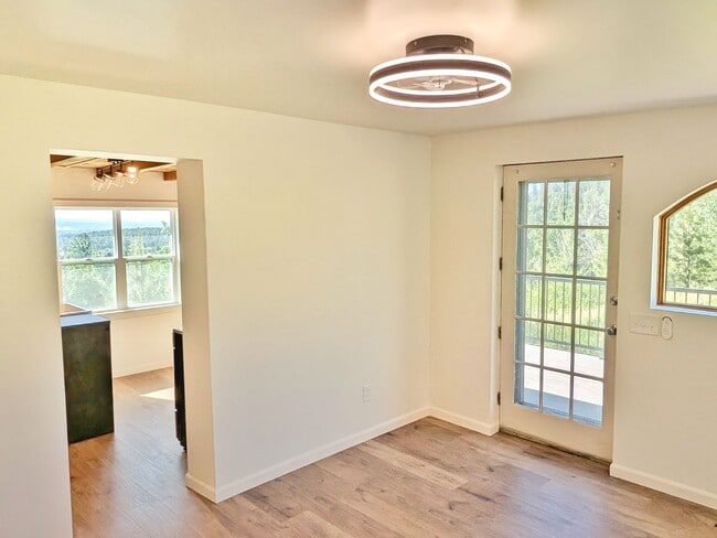 Building Photo - Fully Remodled Cabin in Palmer Lake with A...