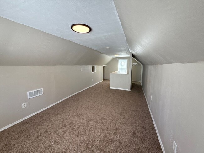 Building Photo - Renovated 3-Bedroom Home – Move-In Ready!