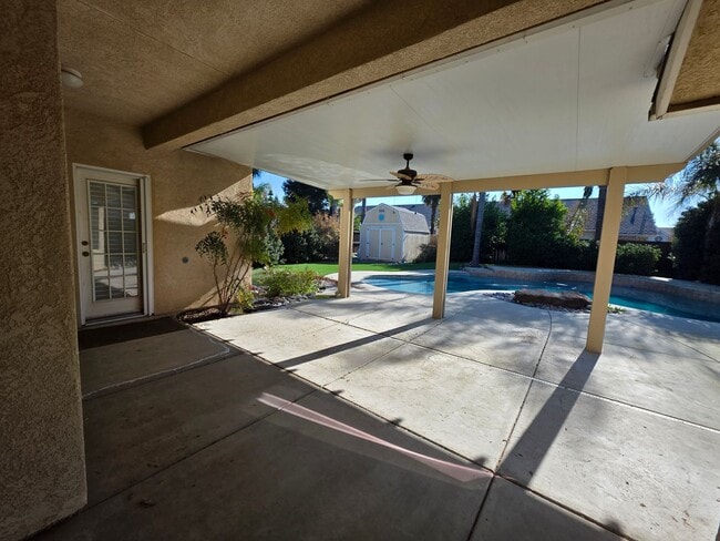 Building Photo - 3 Bedroom 2 Bathroom with Pool in NW Visalia!