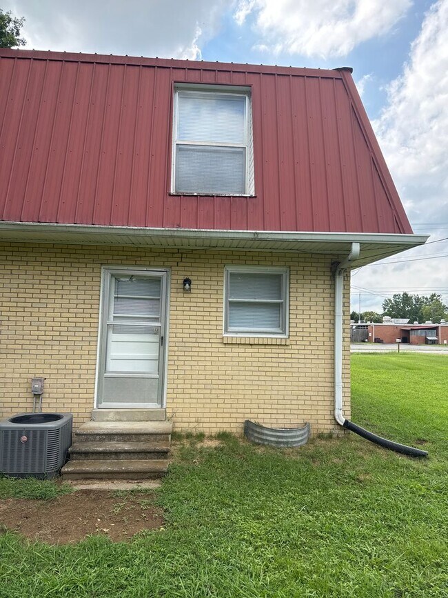 Building Photo - 523A Dawson Ln