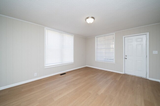 Building Photo - 1623 Holbrook Ave