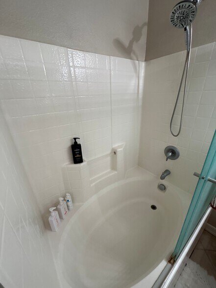 Primary Shower - 1465 C St