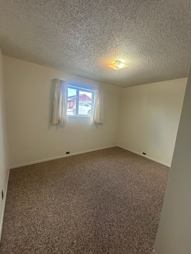 Building Photo - Charming unit in Kalispell Duplex