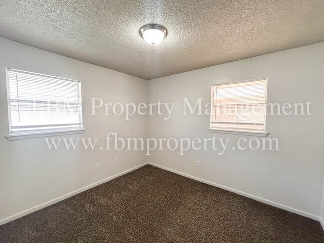 Building Photo - Willow Court Apartments, Unit 301 - Cozy 2...