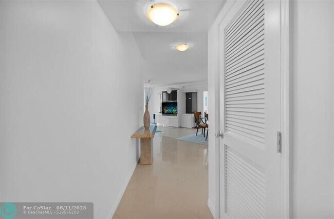 Building Photo - 16699 Collins Ave