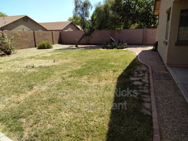 Building Photo - 1154 E Locust Dr