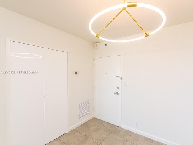 Building Photo - 1000 West Ave