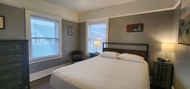 Building Photo - Single Family Fully Furnished Home with Al...