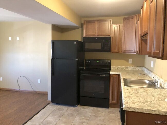 Building Photo - 2619 Sierra Dr