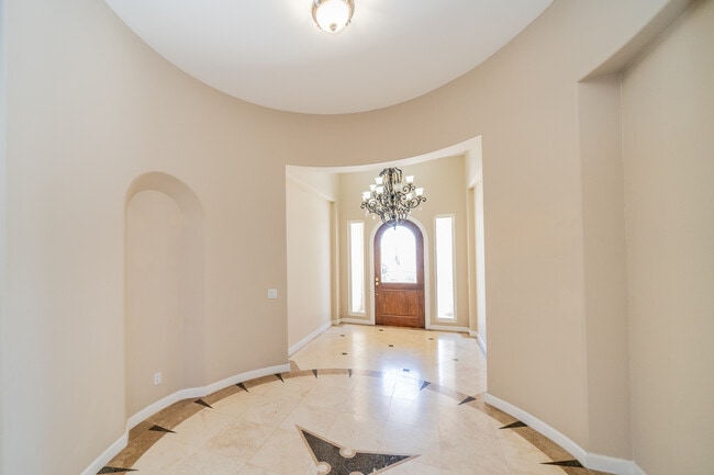 Building Photo - 17425 Cyrus Ln