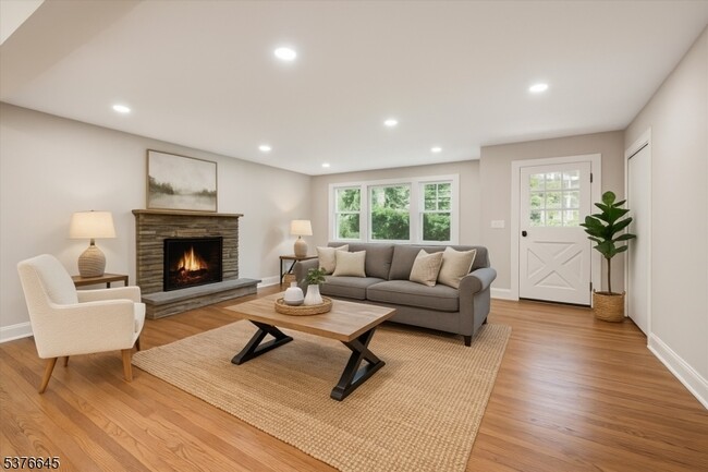 Building Photo - 19 Braidburn Way