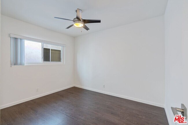 Building Photo - 1301 S Saltair Ave
