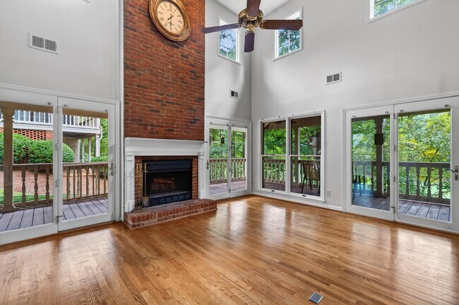 Building Photo - 1050 Cupp Ln