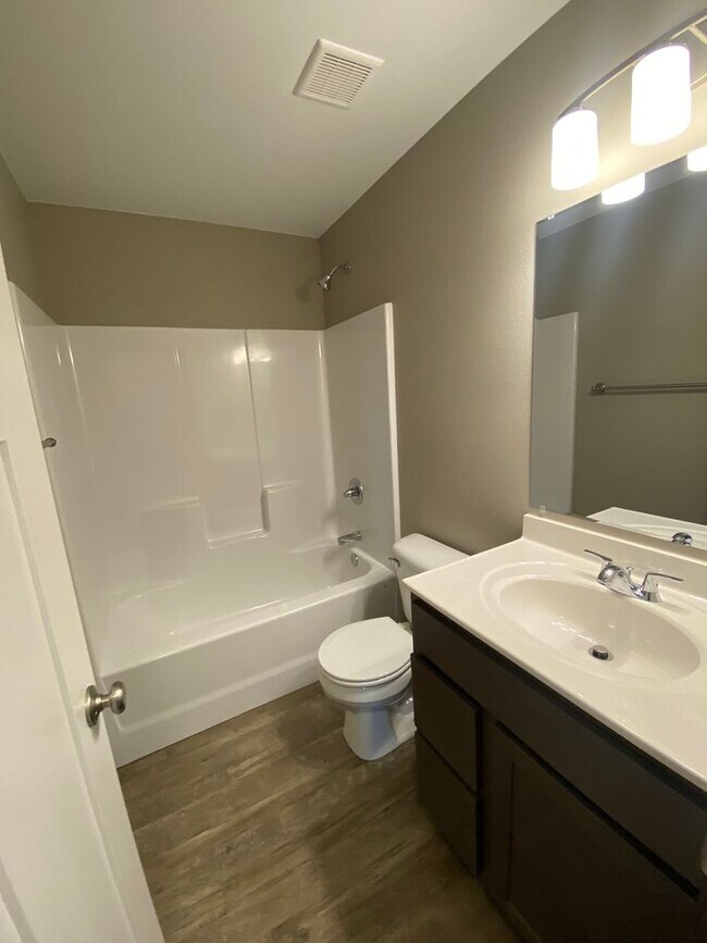 Building Photo - 4 BED | 3 BATH | DOUBLE GARAGE | RAPID VALLEY