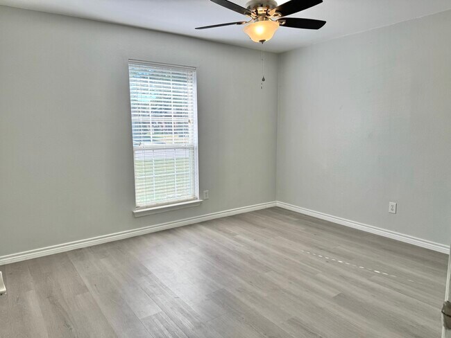 Building Photo - 8603 Malardcrest Dr